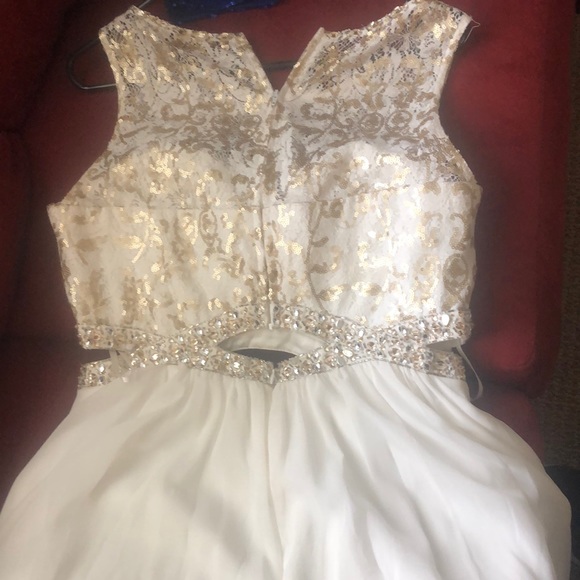 Formal dress - Picture 3 of 3